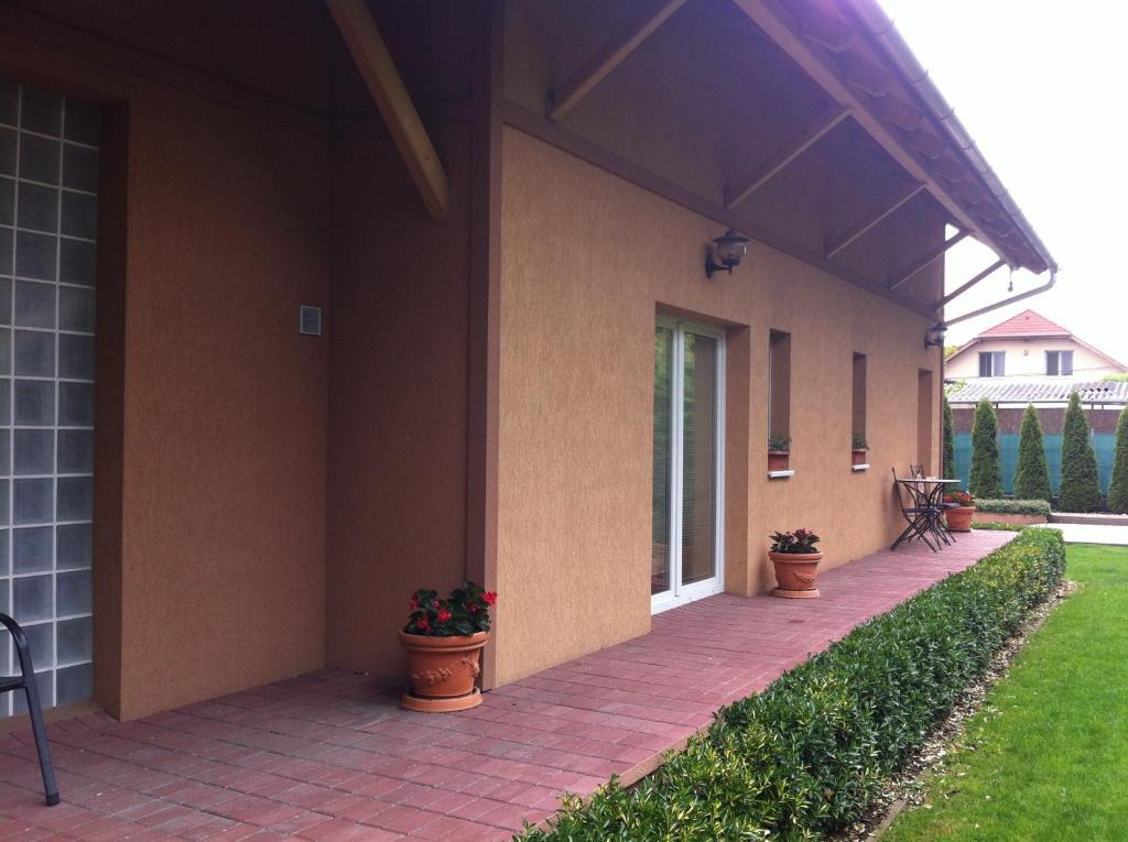 Sarokhaz Panzio Bed and Breakfast Vecsés Εξωτερικό φωτογραφία